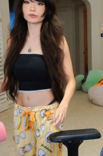 Full leaked Emiru  page private onlyfans photo