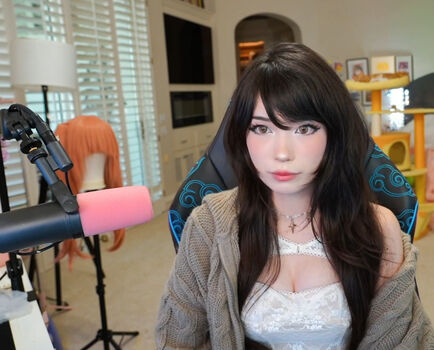 Full leaked Emiru  page private onlyfans photo