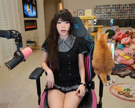Full leaked Emiru  page private onlyfans photo