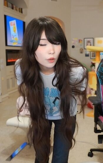 Full leaked Emiru  page private onlyfans photo