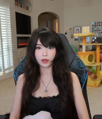 Full leaked Emiru private onlyfans photo