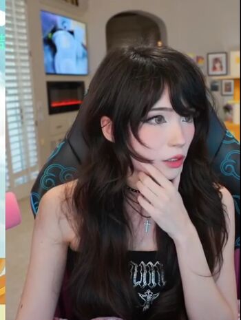 Full leaked Emiru  page private onlyfans photo