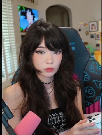 Full leaked Emiru  page private onlyfans photo