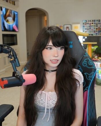 Full leaked Emiru  page private onlyfans photo