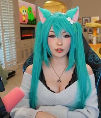 Full leaked Emiru  page private onlyfans photo