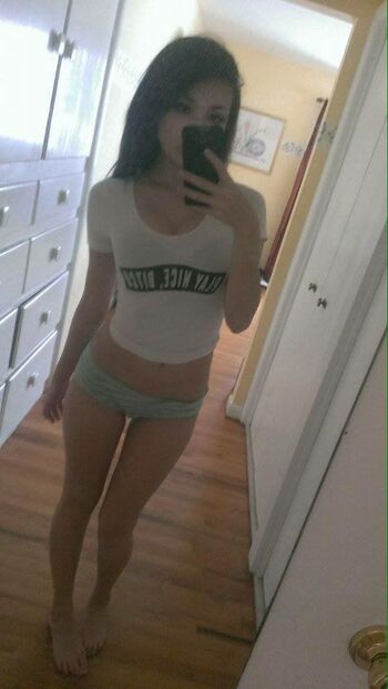 Full leaked Emiru  page private onlyfans photo