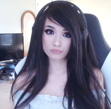 Full leaked Emiru  page private onlyfans photo