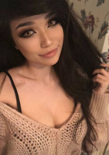 Full leaked Emiru  page private onlyfans photo
