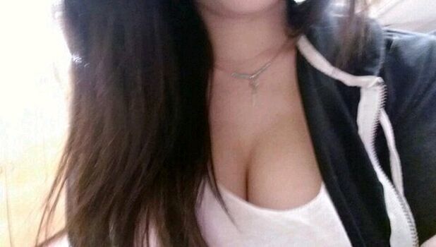 Full leaked Emiru page private onlyfans photo
