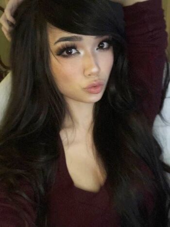 Full leaked Emiru page private onlyfans photo