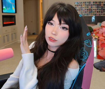 Full leaked Emiru page private onlyfans photo