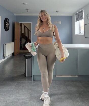 Full leaked Emleyfitness private onlyfans photo