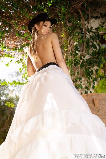 Full leaked Emmabelovedxo private onlyfans photo