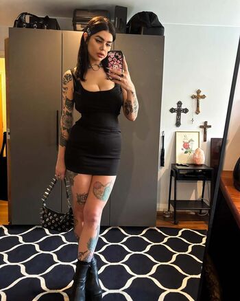 Full leaked Emmaloubeedie private onlyfans photo