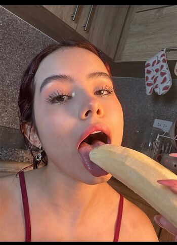 Full leaked Emmaviie private onlyfans photo