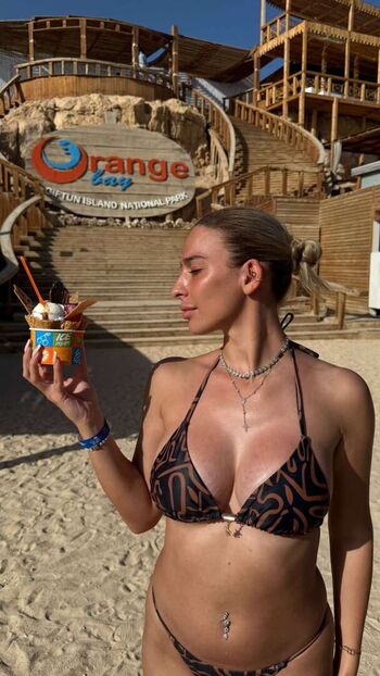 Full leaked Emmazoug private onlyfans photo