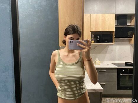 Full leaked Emonyashka private onlyfans photo