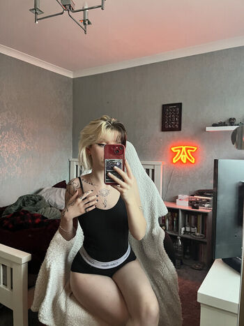 Full leaked Emzeeni private onlyfans photo