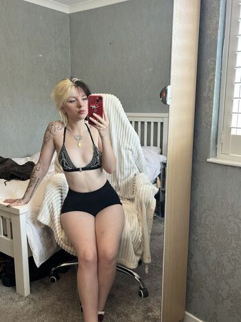 Full leaked Emzeeni private onlyfans photo