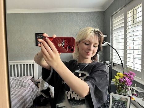 Full leaked Emzeeni private onlyfans photo