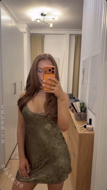 Full leaked Bigfeetgirls/ private onlyfans photo