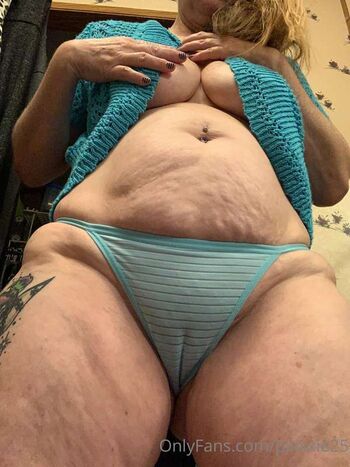 Full leaked Everyonelovespixie private onlyfans photo