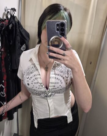 Full leaked Evil ari private onlyfans photo