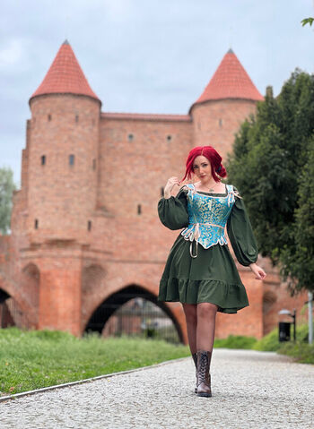 Ezy Summers Cosplay