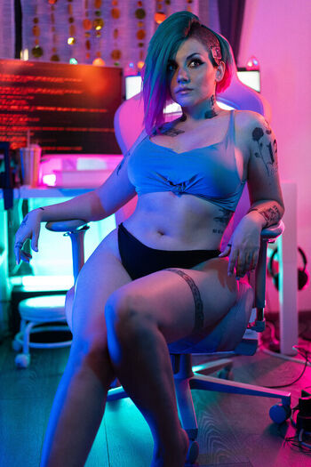 Ezy Summers Cosplay