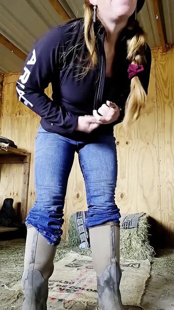 Full leaked Farm girl jean private onlyfans photo