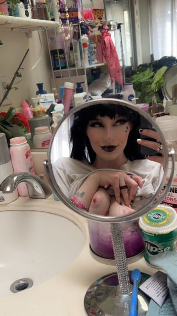 Full leaked Feetiecutieee private onlyfans photo
