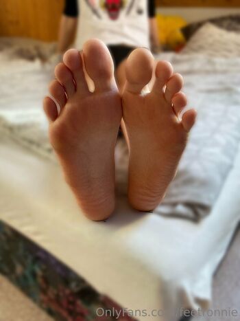 Full leaked Feetronnie private onlyfans photo