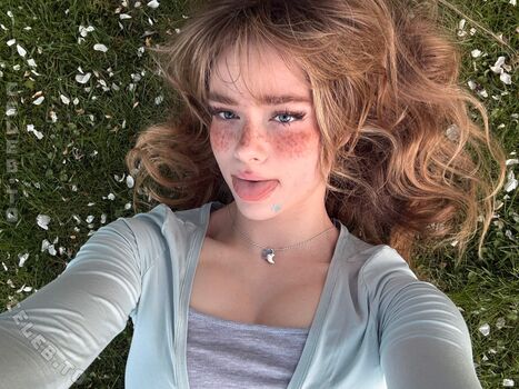 Full leaked Felinenyaa private onlyfans photo