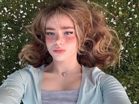 Full leaked Felinenyaa private onlyfans photo