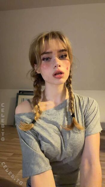 Full leaked Felinenyaa private onlyfans photo
