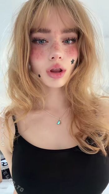 Full leaked Felinenyaa private onlyfans photo