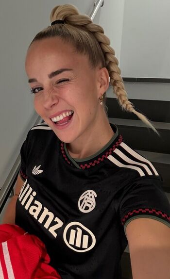 Full leaked Female football page private onlyfans photo