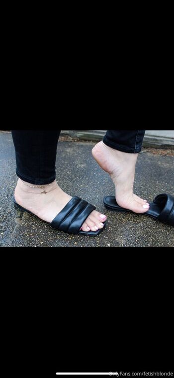 Fetishblonde