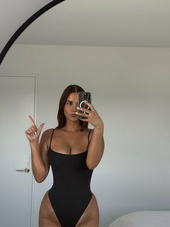 Full leaked Findomlottiiee private onlyfans photo