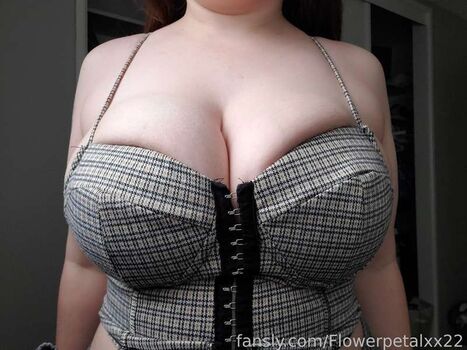 Full leaked Flowerpetalxx private onlyfans photo