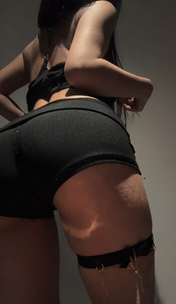 For This Model Lin Wen