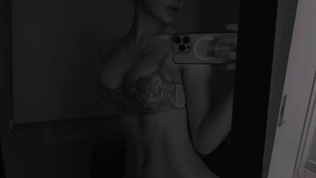 Full leaked Fraaoula private onlyfans photo