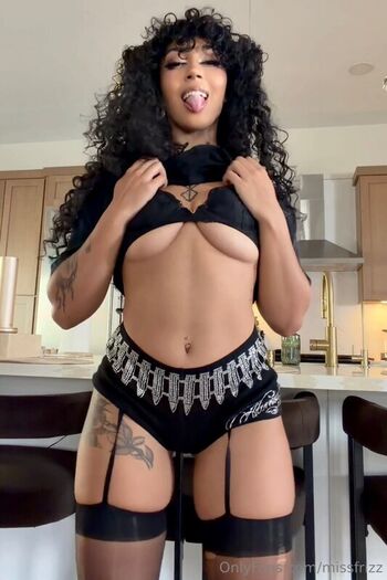 Full leaked Frizzylifts private onlyfans photo