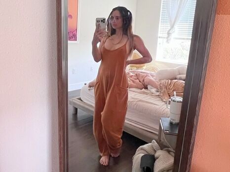 Full leaked Gillianaprils private onlyfans photo