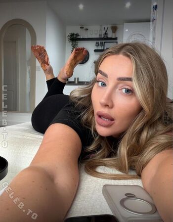 Full leaked Goddesshollyjones  page private onlyfans photo