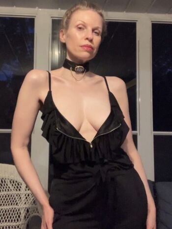 Full leaked Goldenpinupgal private onlyfans photo