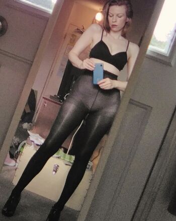 Full leaked Goldenpinupgal private onlyfans photo