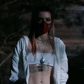 Grace Van Dien