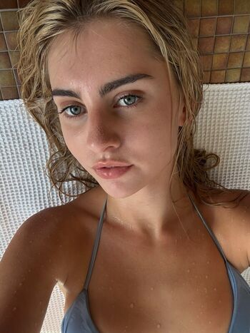 Full leaked Gracelyra private onlyfans photo