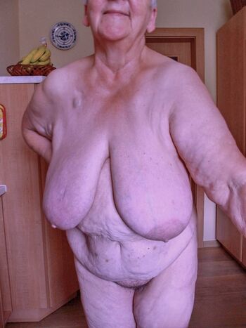 Full leaked Granny boob private onlyfans photo